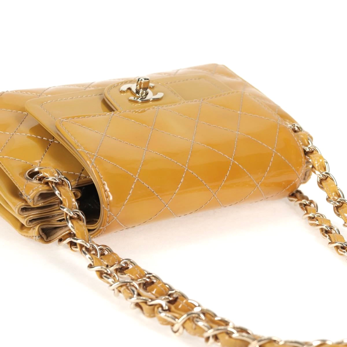 CHANEL Matelasse Chain Shoulder Bag